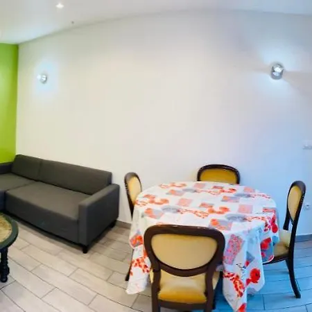 Appt F2 Bis Entiere Avec Parking A Jardin Des Plantes, *